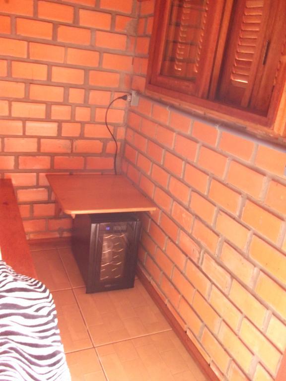 Pequena Pousada Pernottare Estacionamento Frente E Lado Publico Privado 그라마도 객실 사진